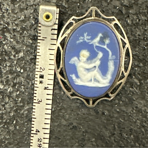 vintage Wedgwood blue jasperware brooch in a sterling silver setting - Picture 5 of 5
